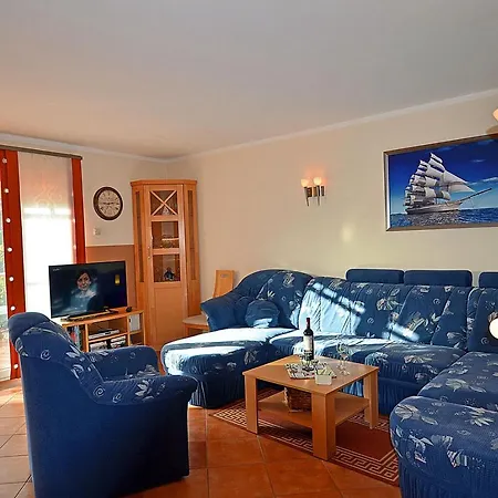 Altglowe Nr 7b بيت للعطل غلوفي